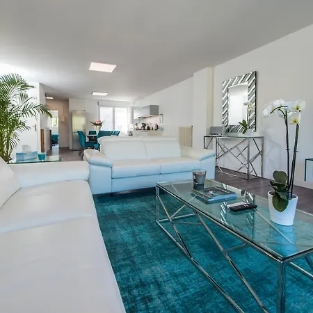 Suites Mana: Chic Downtown Rethel with Private Fitness Exterior photo
