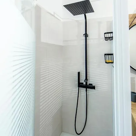 Suites Mana: Chic Downtown Rethel with Private Fitness Exterior photo
