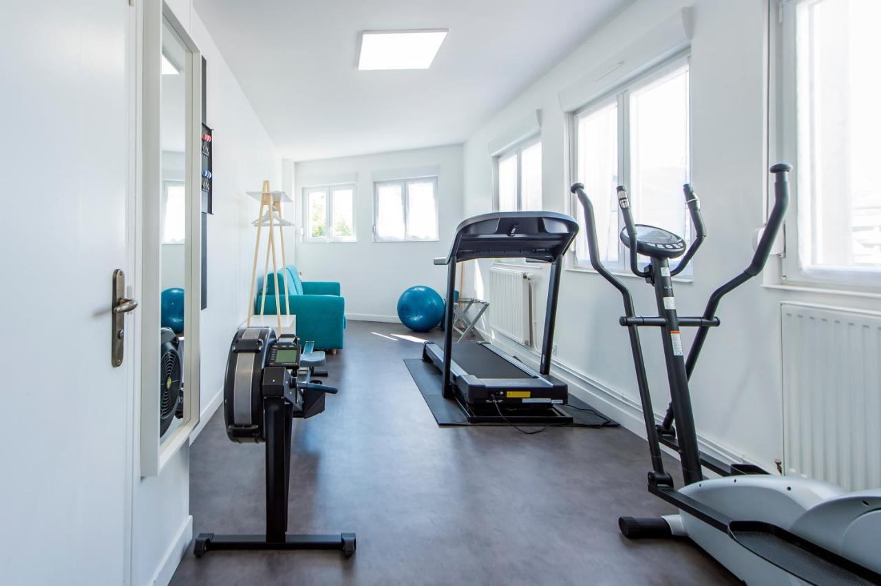 Mana: Chic Downtown With Private Fitness