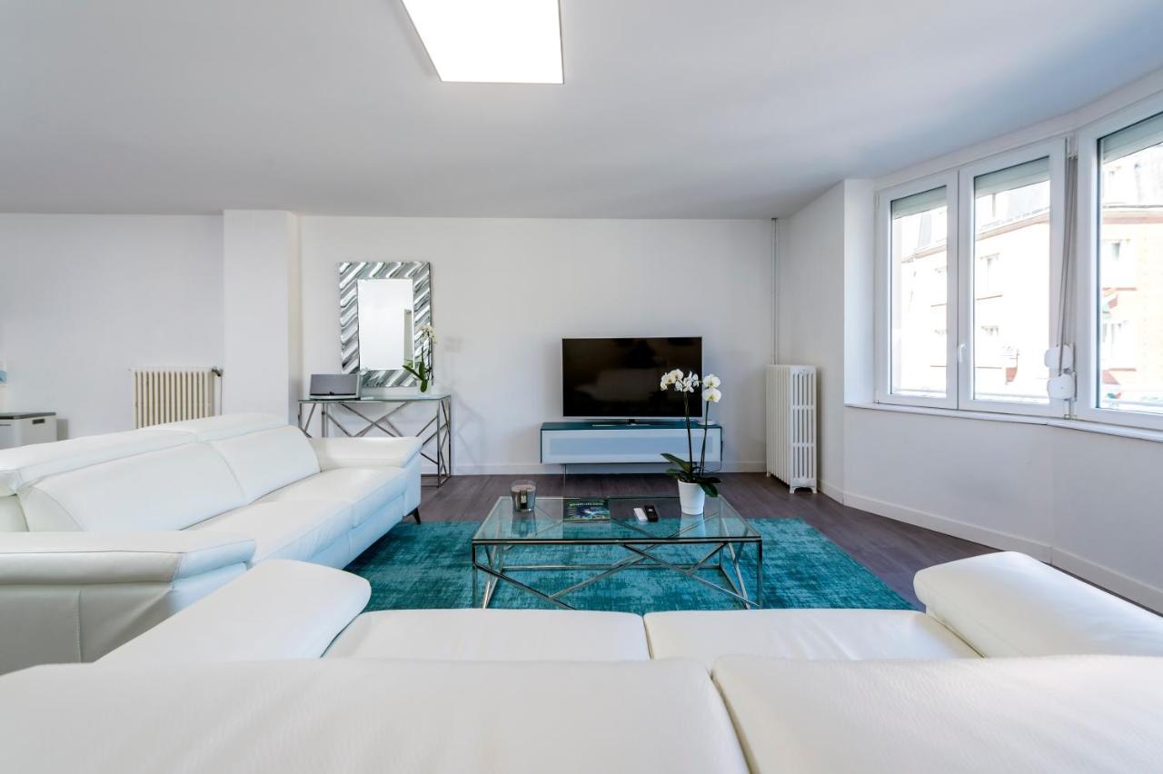 Mana: Chic Downtown With Private Fitness Apartment *