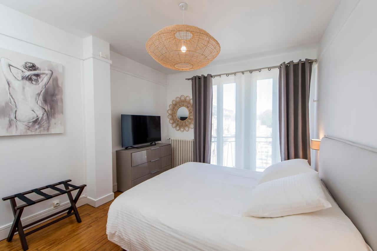 Mana: Chic Downtown With Private Fitness *