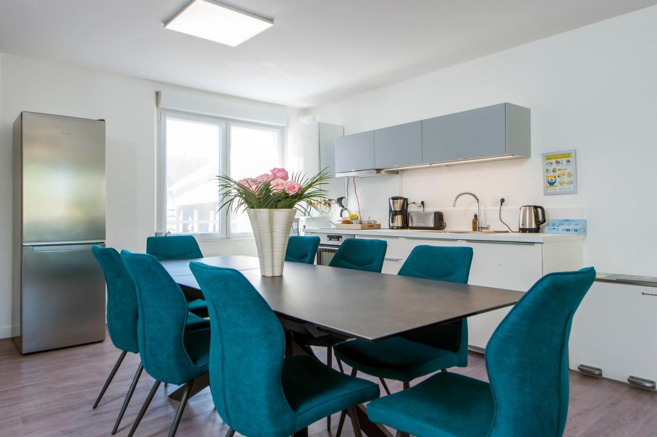 Mana: Chic Downtown With Private Fitness Apartment *